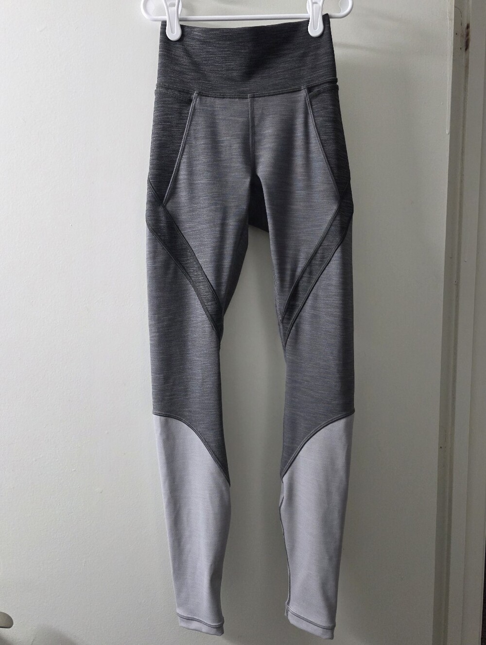 Lululemon Athletica Gray Colorblock Leggings With Pockets Size 0 / XXXS